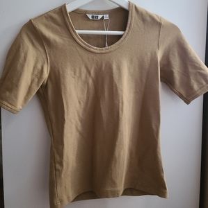 Uniqlo Fitted Short Sleeve T-Shirt